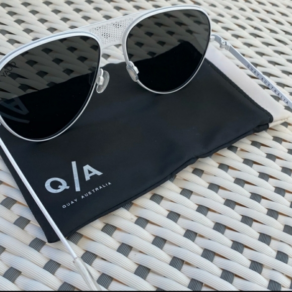Quay × Kylie Oversized Sunnies in White - Picture 2 of 2